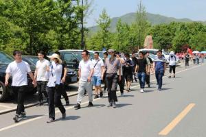 踐行“兩山”理念，彰顯青春風采 ——房總集團團委組織開展“五四”